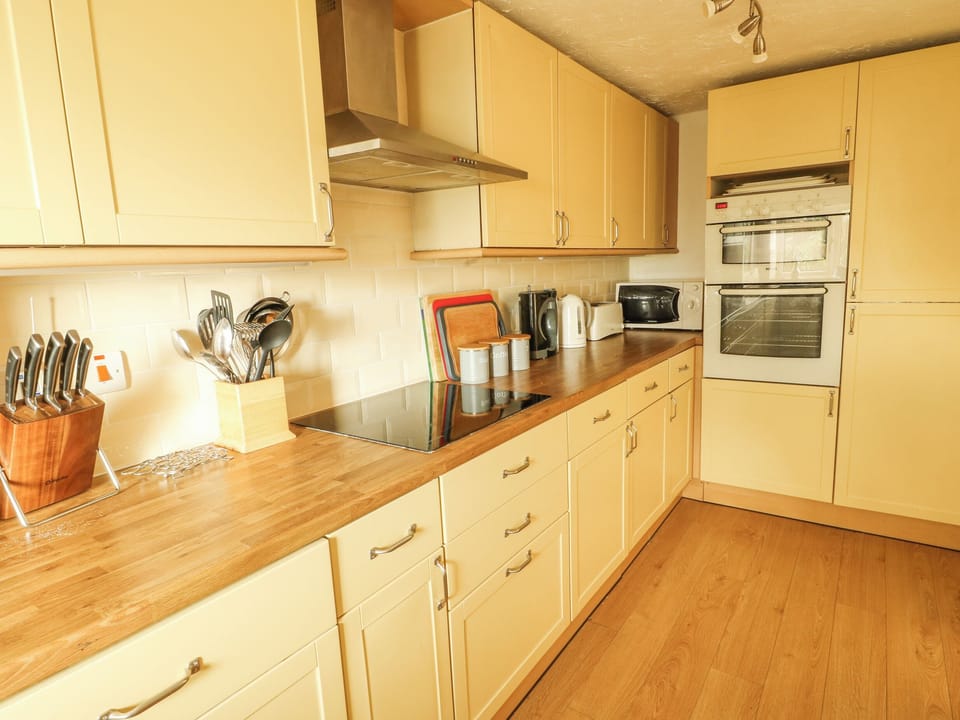 Fridge, dishwasher, electric kettle, toaster