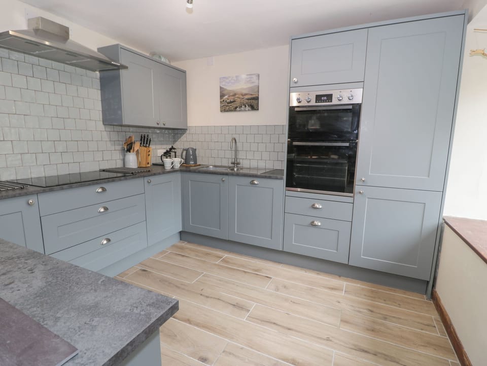 Fridge, dishwasher, cookware/dishes/utensils