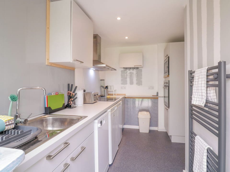 Fridge, dishwasher, electric kettle, cookware/dishes/utensils