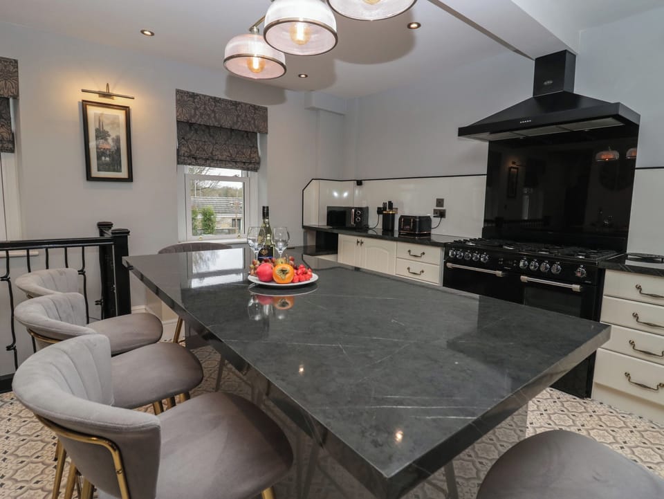 Fridge, dishwasher, electric kettle, toaster