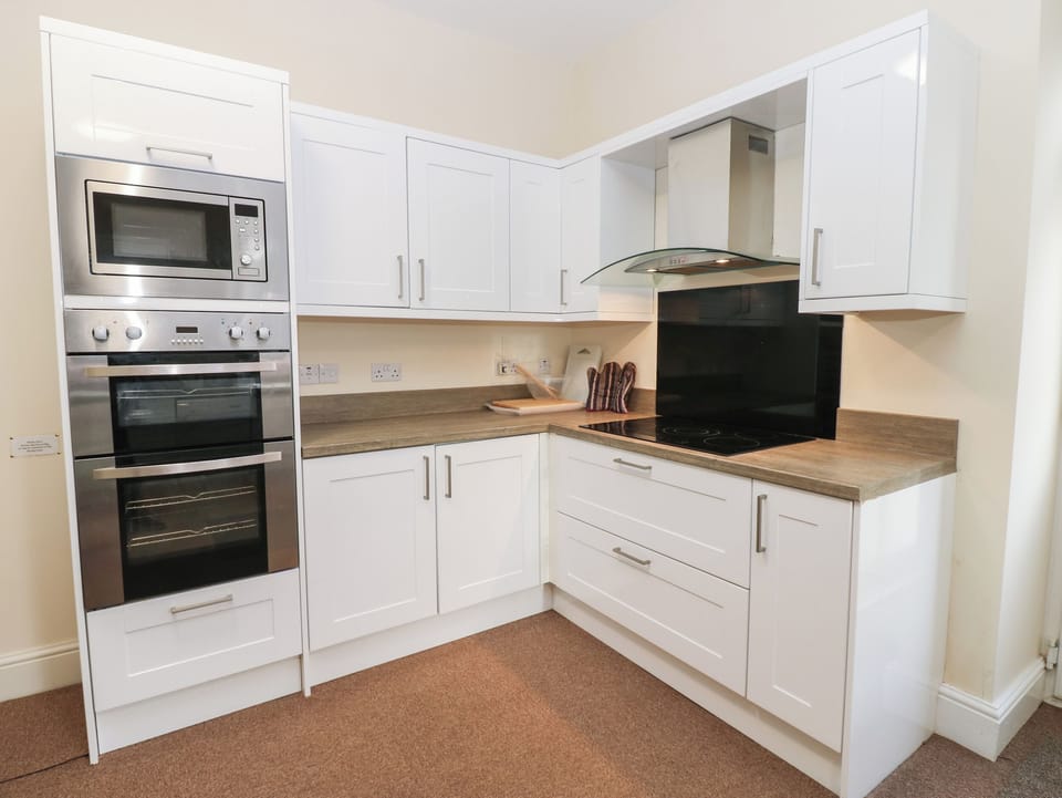 Fridge, dishwasher, electric kettle, cookware/dishes/utensils