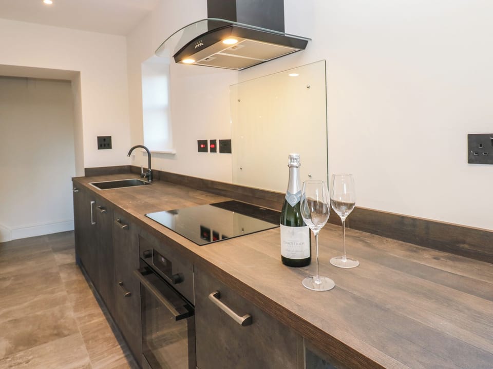 Dishwasher, electric kettle, toaster, cookware/dishes/utensils