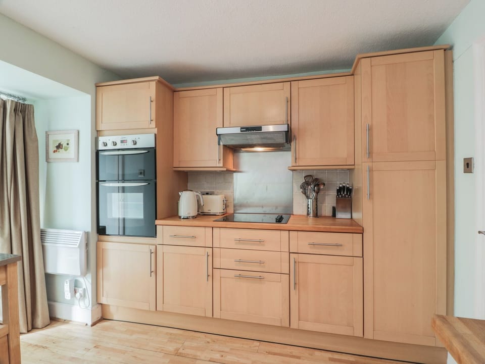 Fridge, microwave, dishwasher, toaster