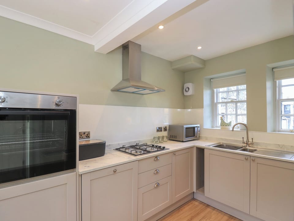 Dishwasher, electric kettle, cookware/dishes/utensils