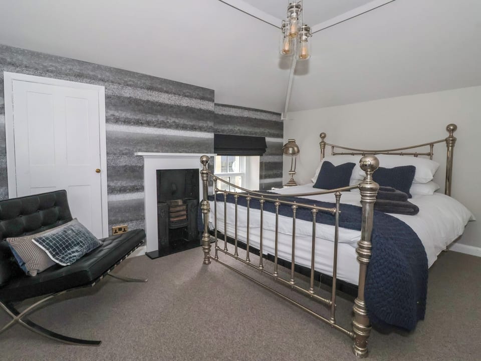 2 bedrooms, individually decorated, individually furnished, free WiFi