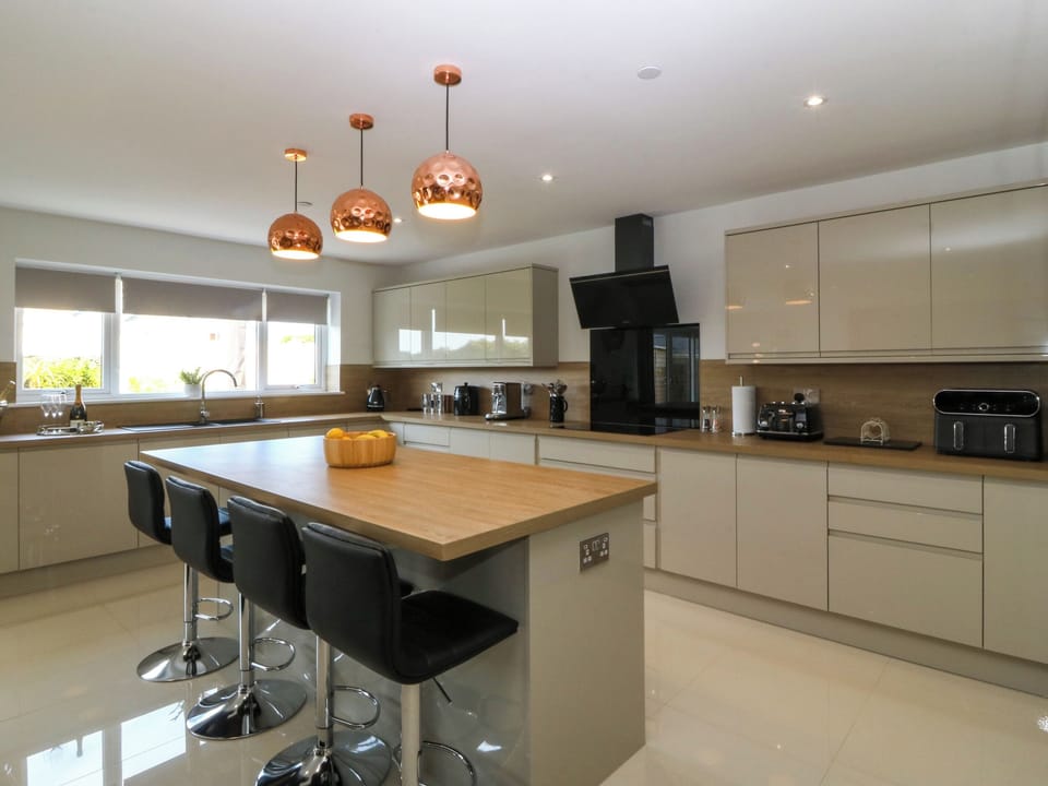 Fridge, dishwasher, electric kettle, toaster