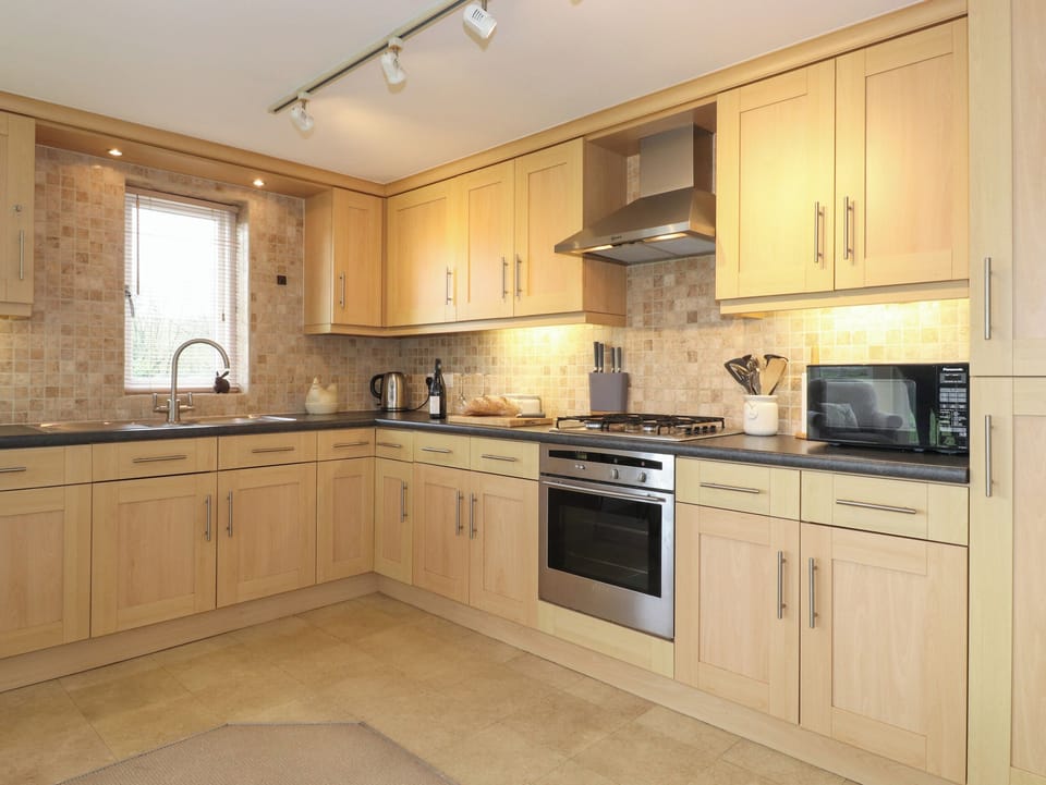 Fridge, dishwasher, toaster, cookware/dishes/utensils