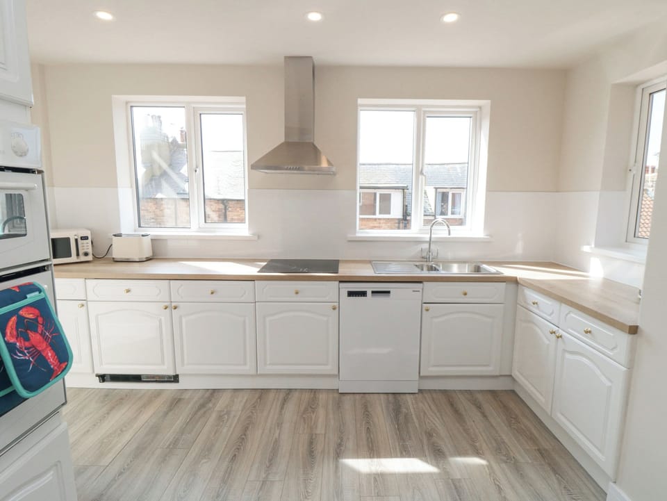 Fridge, dishwasher, cookware/dishes/utensils