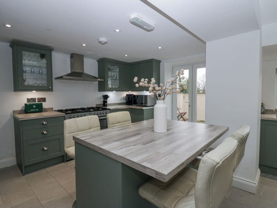 Fridge, dishwasher, electric kettle, toaster