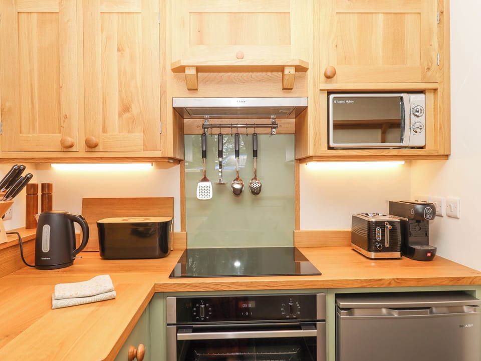 Fridge, dishwasher, electric kettle, toaster