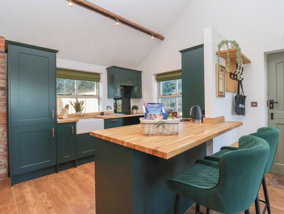 Dishwasher, electric kettle, toaster, cookware/dishes/utensils