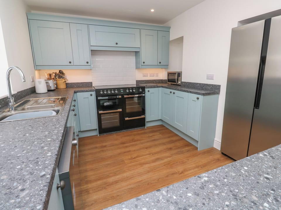 Fridge, dishwasher, cookware/dishes/utensils