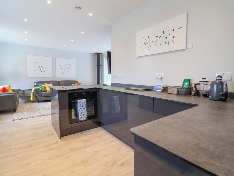 Dishwasher, electric kettle, toaster, cookware/dishes/utensils