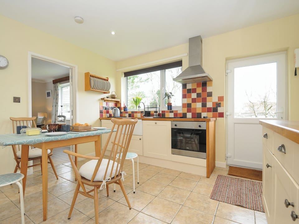 Fridge, dishwasher, cookware/dishes/utensils