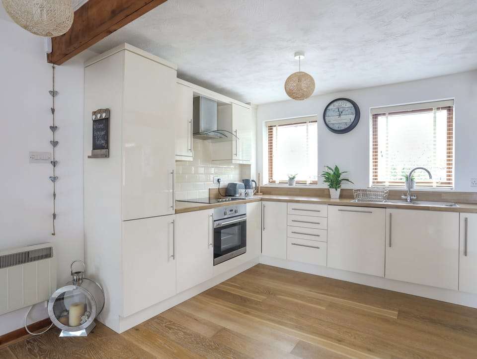 Fridge, dishwasher, cookware/dishes/utensils