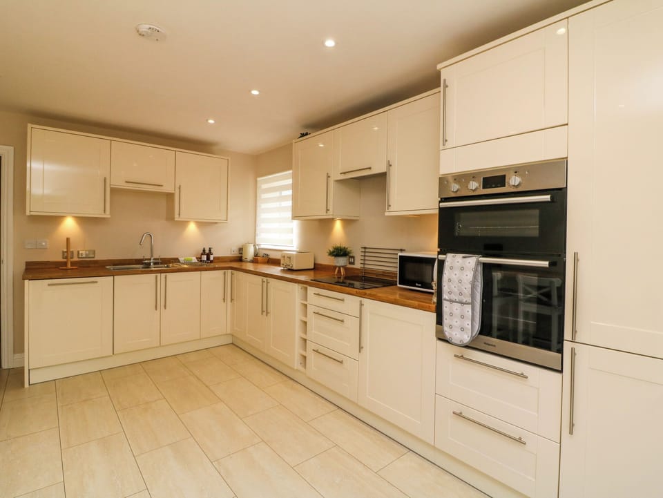 Fridge, dishwasher, electric kettle, toaster