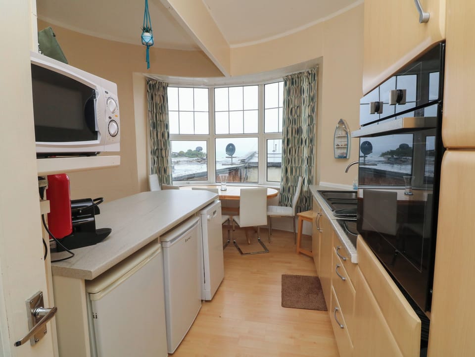 Fridge, dishwasher, electric kettle, toaster