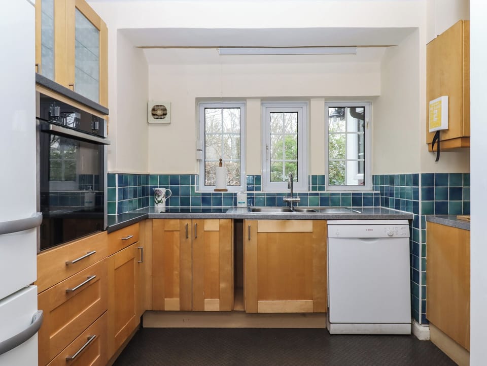 Fridge, dishwasher, electric kettle, toaster