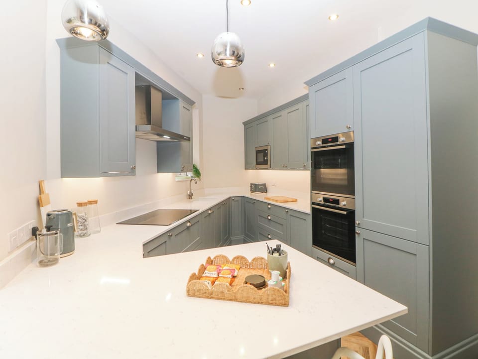 Fridge, dishwasher, electric kettle, toaster