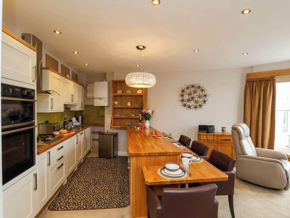 Cottage | Private kitchen | Fridge, electric kettle, cookware/dishes/utensils