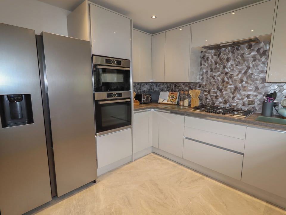 Fridge, dishwasher, electric kettle, toaster