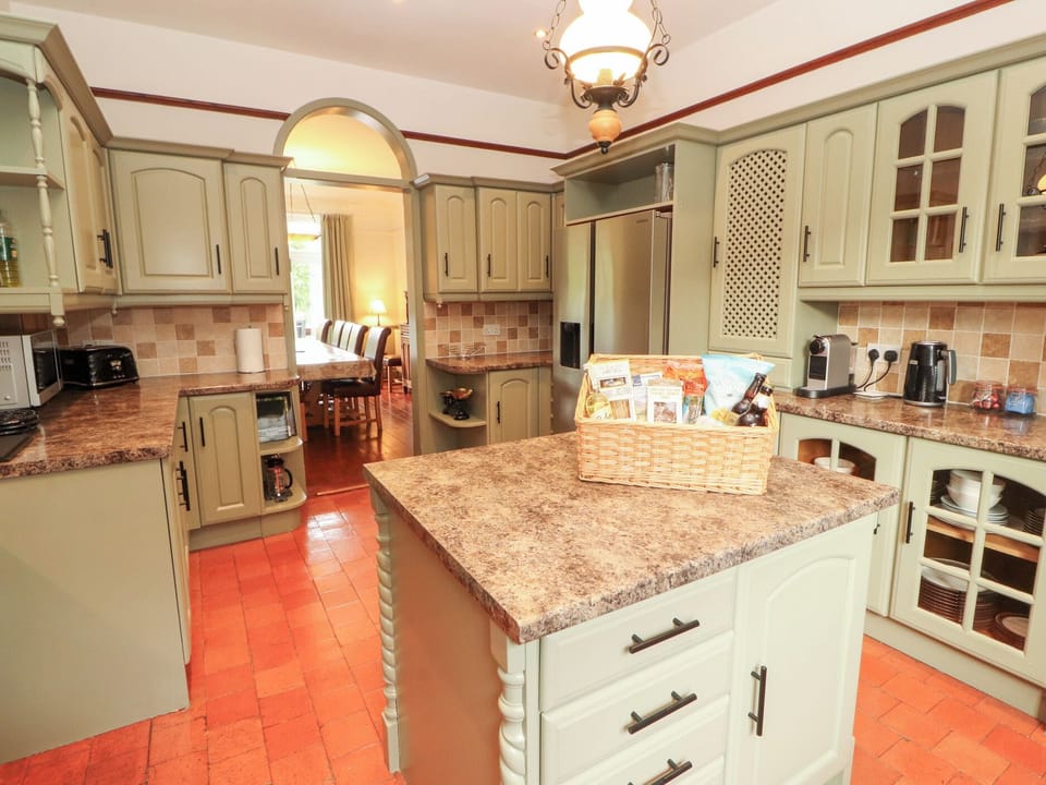 Fridge, dishwasher, electric kettle, toaster