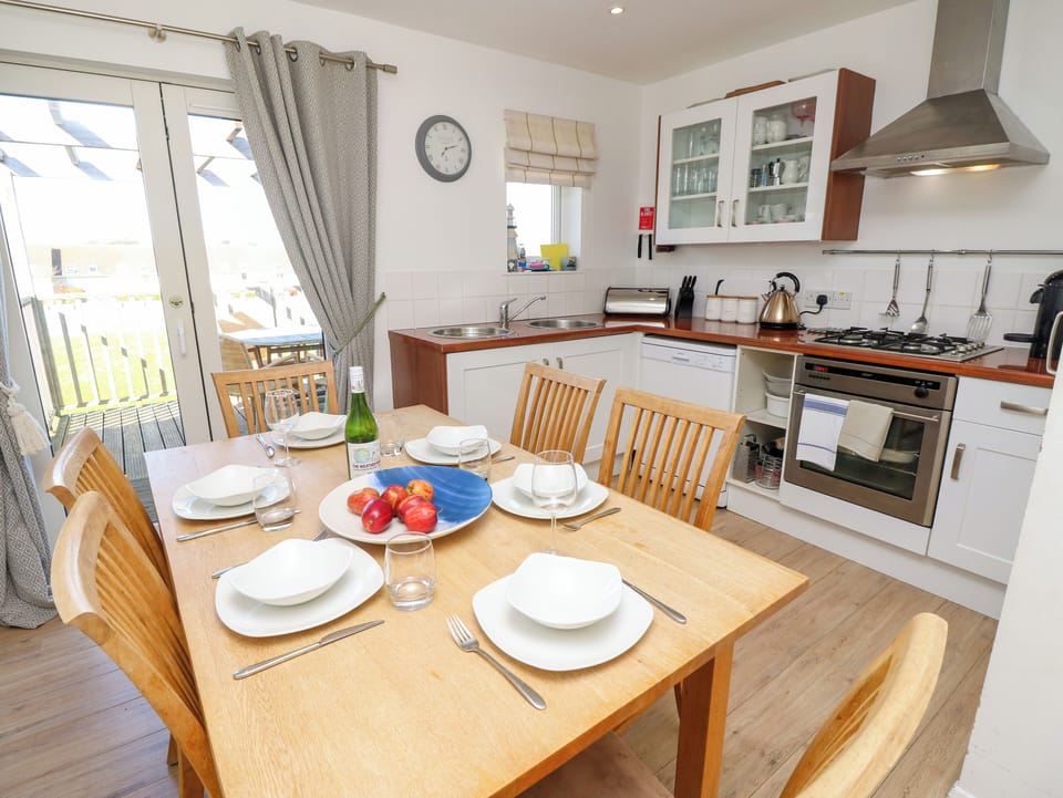 Cottage | Dining