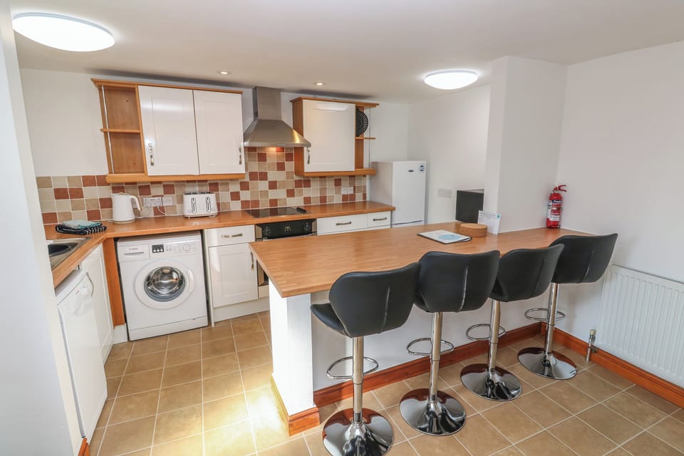 Fridge, dishwasher, electric kettle, toaster