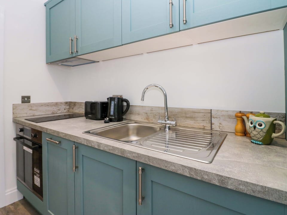 Fridge, dishwasher, electric kettle, toaster