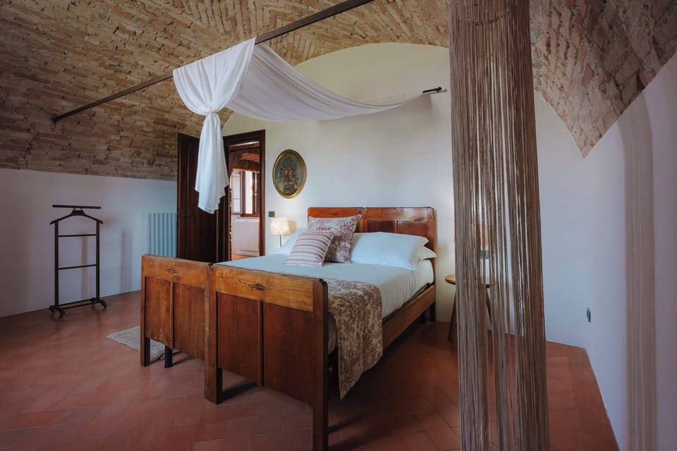 Deluxe Condo, Lake View | Individually decorated, individually furnished, blackout drapes