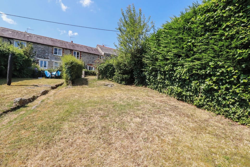 Cottage | Property grounds