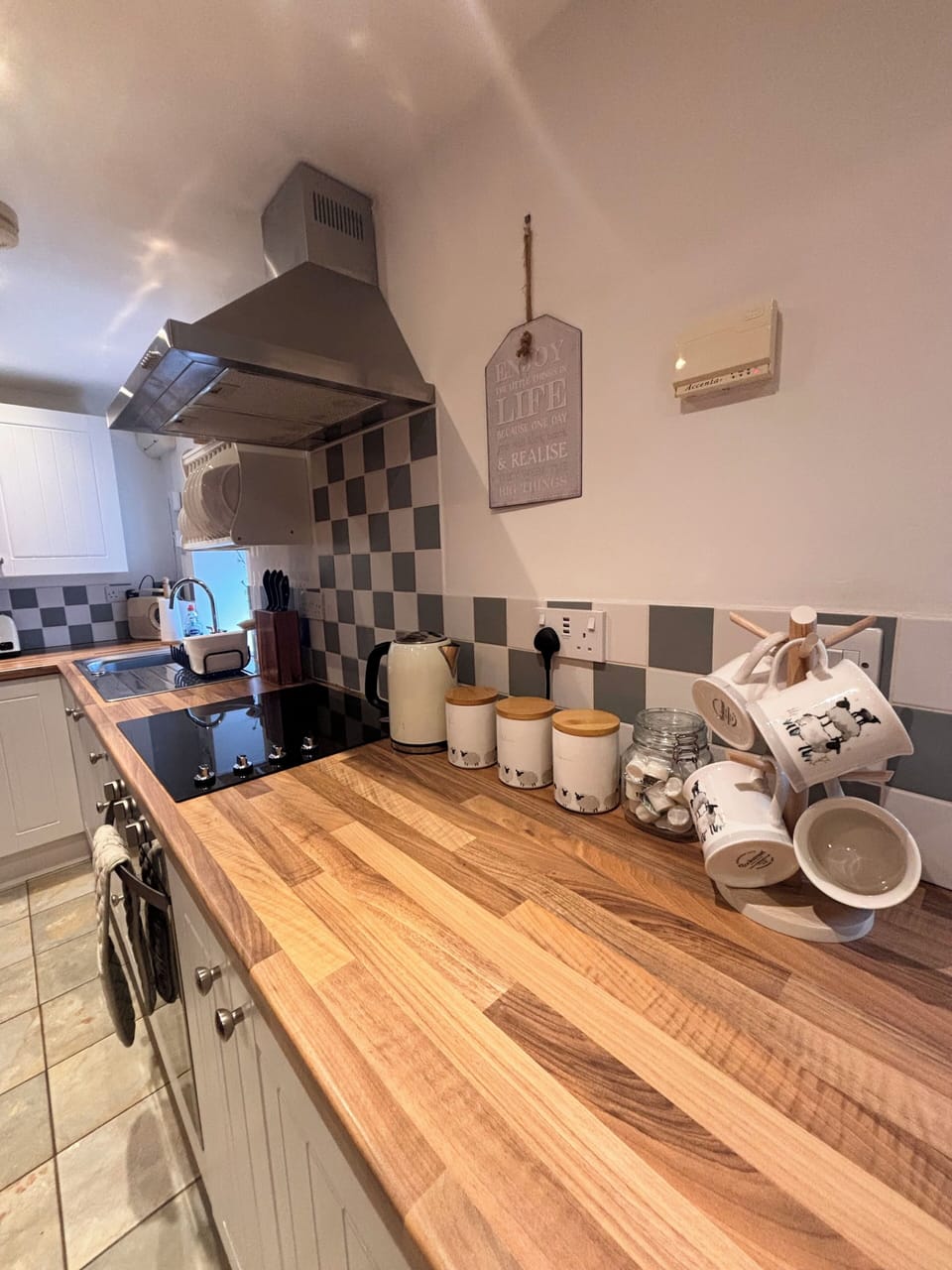 Cottage | Private kitchen | Fridge, dishwasher, electric kettle, toaster