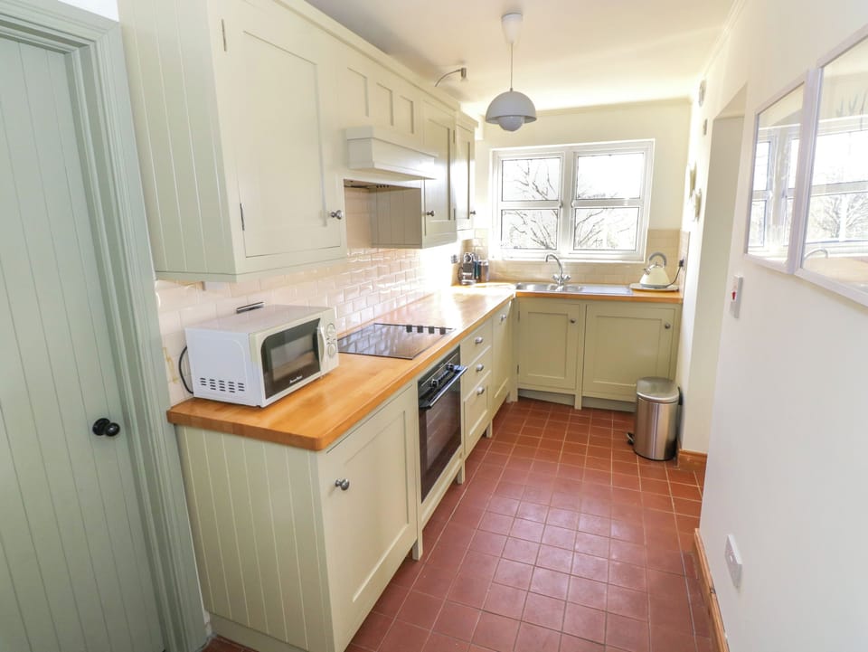 Fridge, dishwasher, electric kettle, toaster