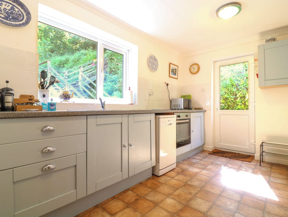 Dishwasher, cookware/dishes/utensils