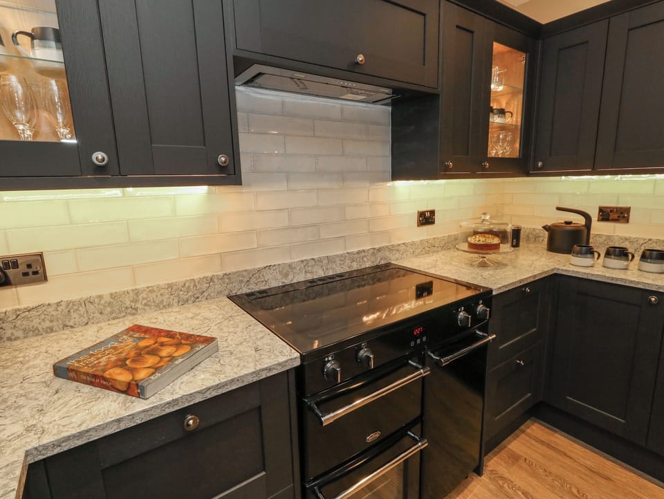 Fridge, dishwasher, toaster, cookware/dishes/utensils