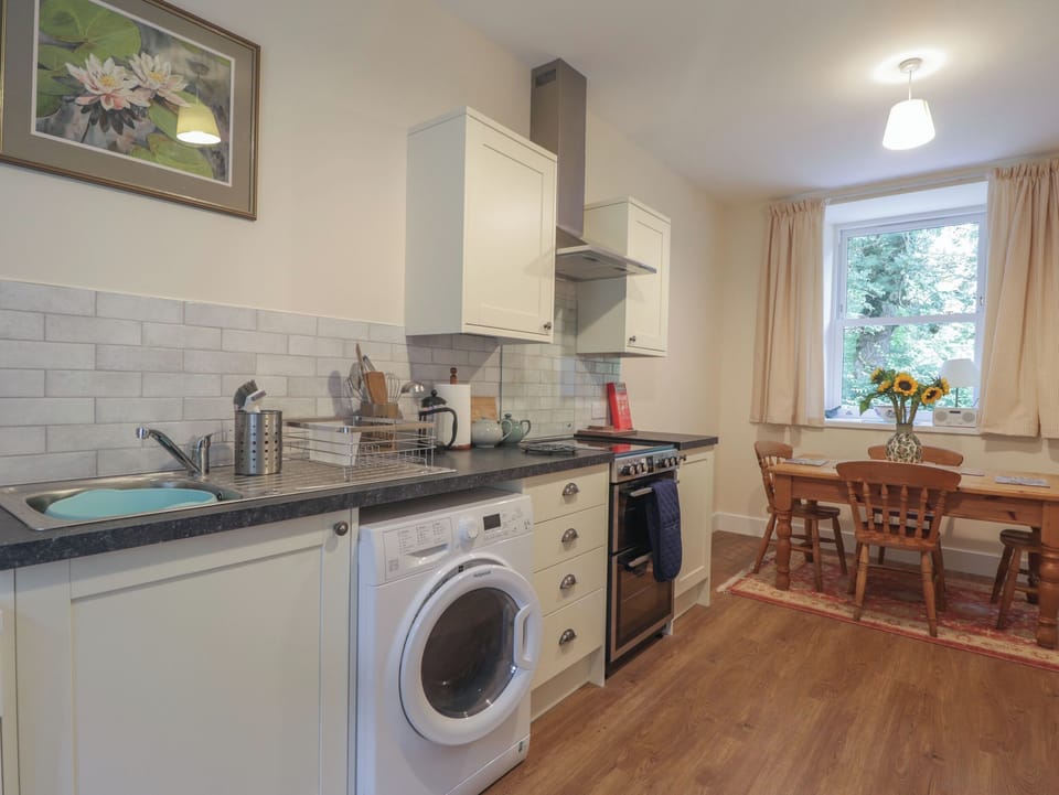 Fridge, dishwasher, toaster, cookware/dishes/utensils