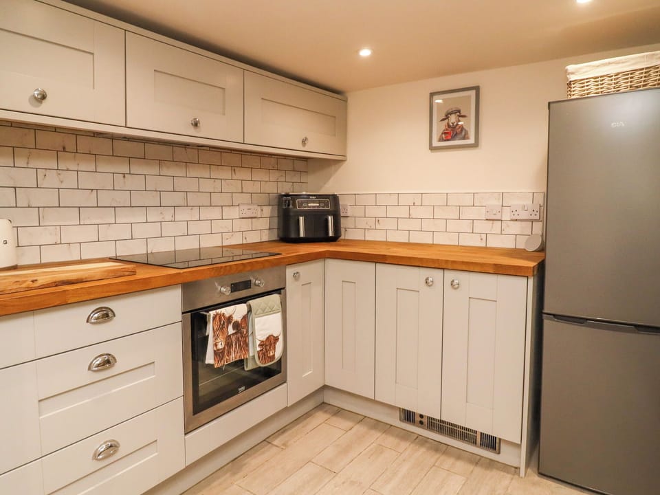 Fridge, dishwasher, electric kettle, toaster