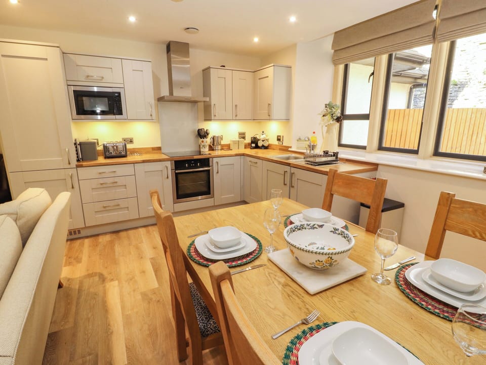 Cottage | Private kitchen | Fridge, dishwasher, cookware/dishes/utensils