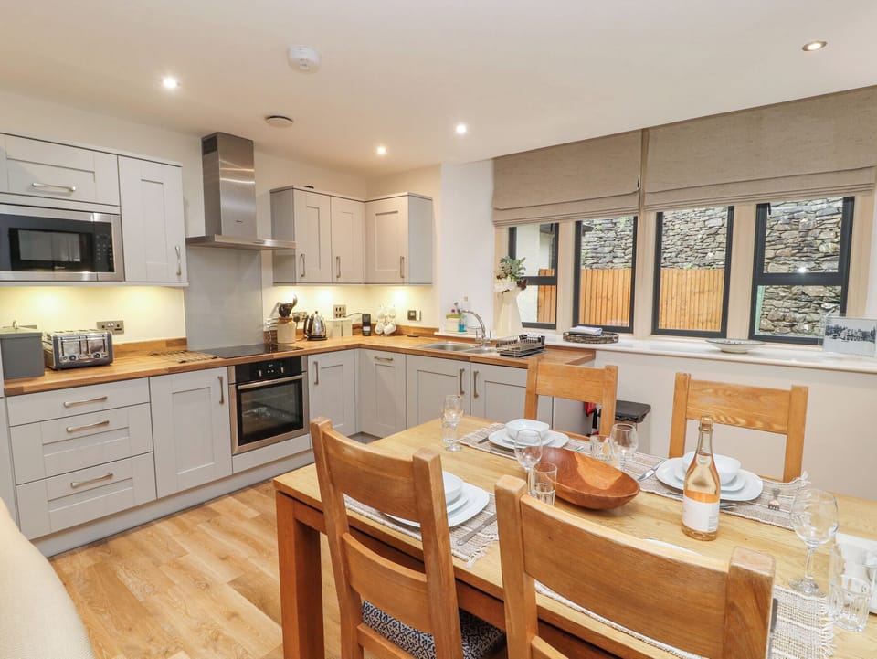 Fridge, dishwasher, cookware/dishes/utensils