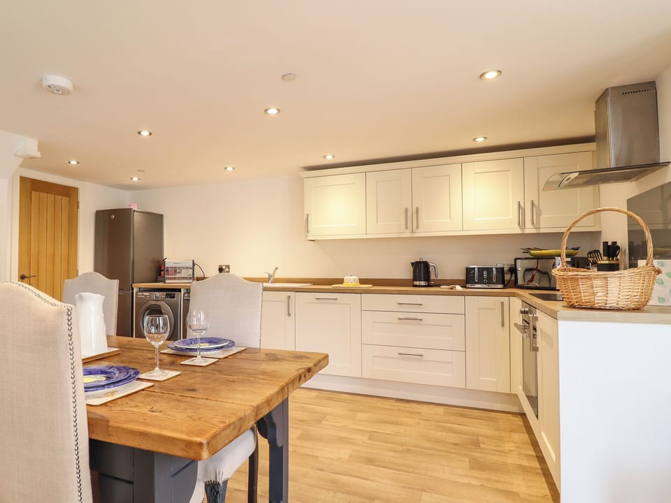 Fridge, dishwasher, cookware/dishes/utensils