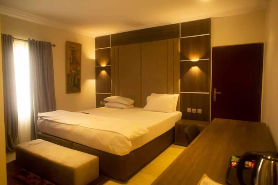 Economy Room, Balcony, City View | Desk, laptop workspace, soundproofing, free WiFi