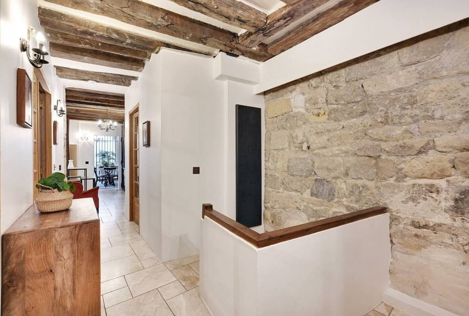 Deluxe Apartment | 2 bedrooms, soundproofing, free WiFi, bed sheets