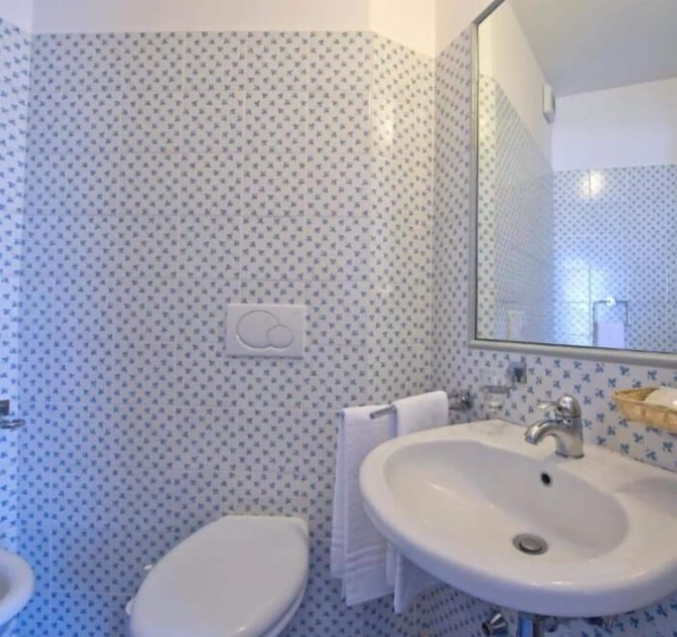 Classic Townhome, Partial Sea View | Bathroom | Shower, hair dryer, bidet, towels