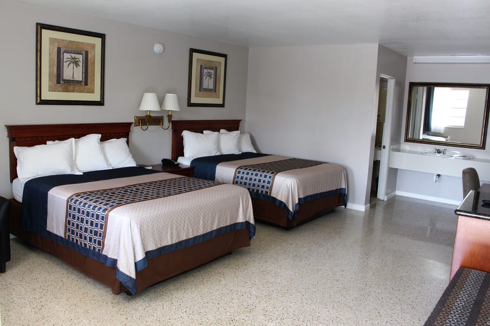 Deluxe Double Room | Iron/ironing board, free WiFi