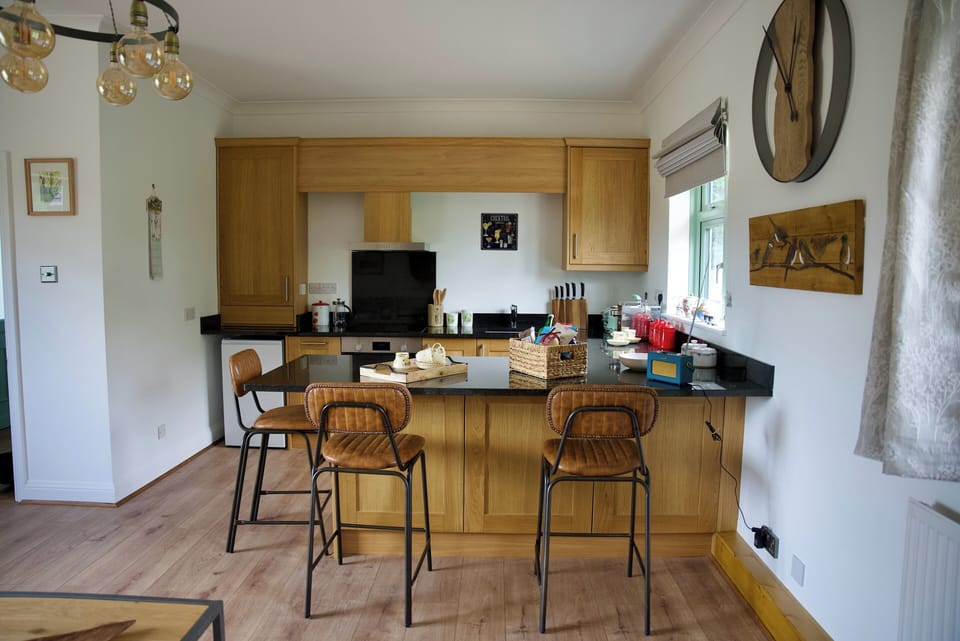 Cottage | Private kitchen | Fridge, microwave, oven, stovetop