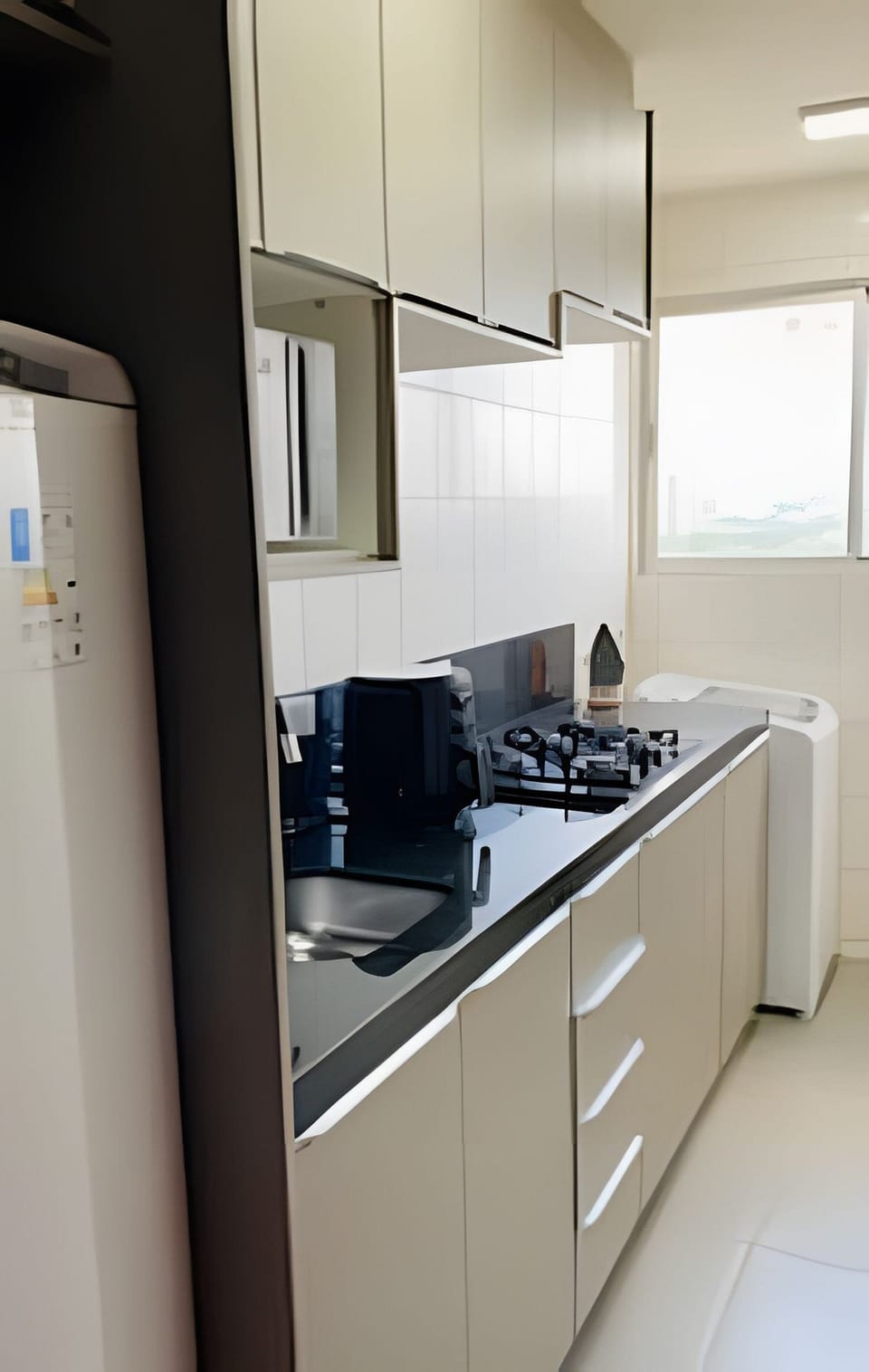 Comfort Apartment | Private kitchen | Microwave, stovetop, cookware/dishes/utensils