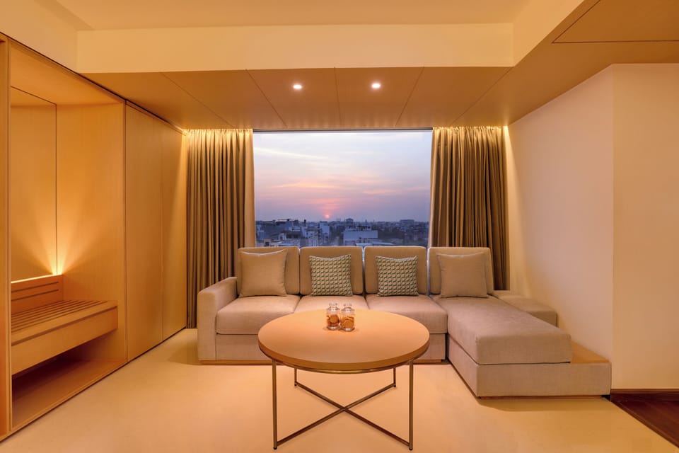 Deluxe Suite | Living area