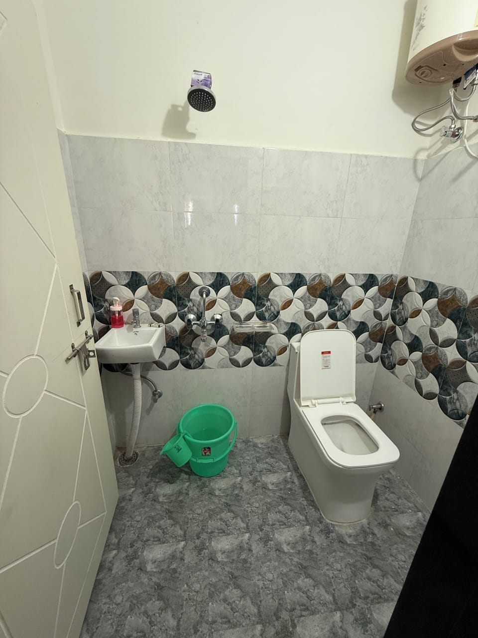 Classic Double Room, City View | Bathroom | Shower, free toiletries, towels, soap