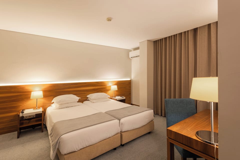 Standard Room, 2 Twin Beds | Desk, blackout drapes, free WiFi, bed sheets
