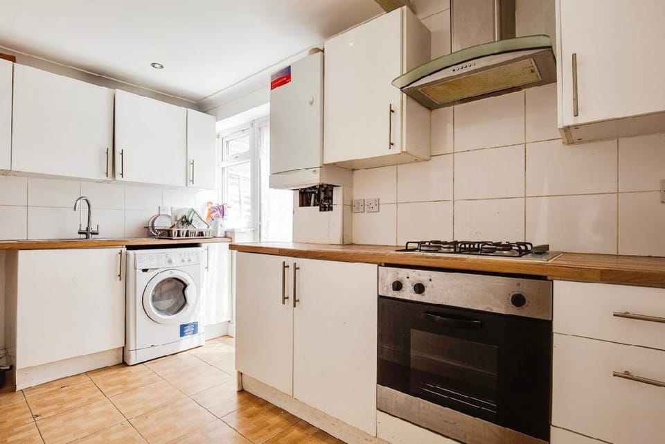 House | Private kitchen | Fridge, microwave, oven, stovetop